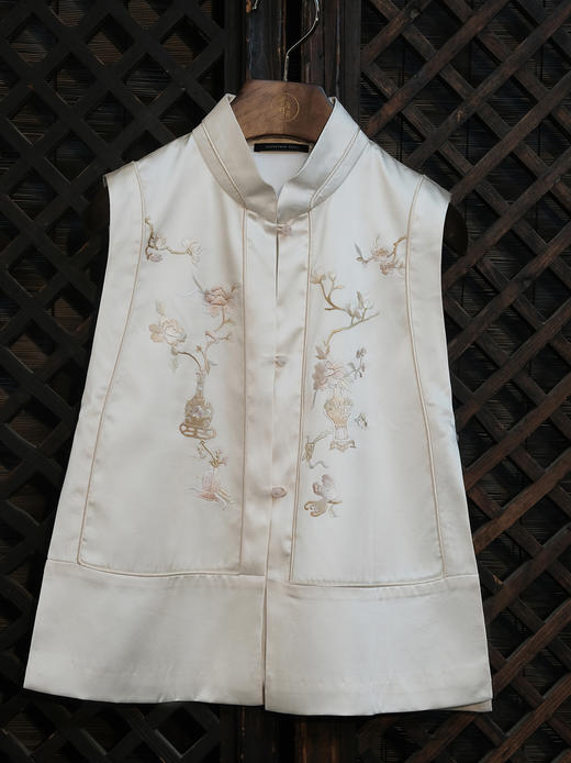 盛唐牡丹|博古宝瓶纹手绣真丝马甲 商品图0