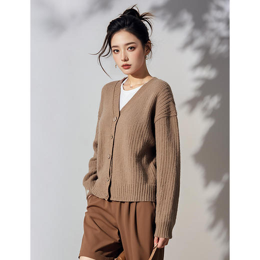 奢姿2025年春季新款大码女装复古慵懒风上衣胖妹妹V领毛衣外套9844355945 商品图1