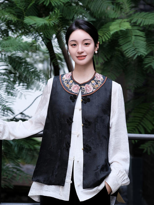 盛唐牡丹|真丝香云纱富贵牡丹手绣马甲 商品图0