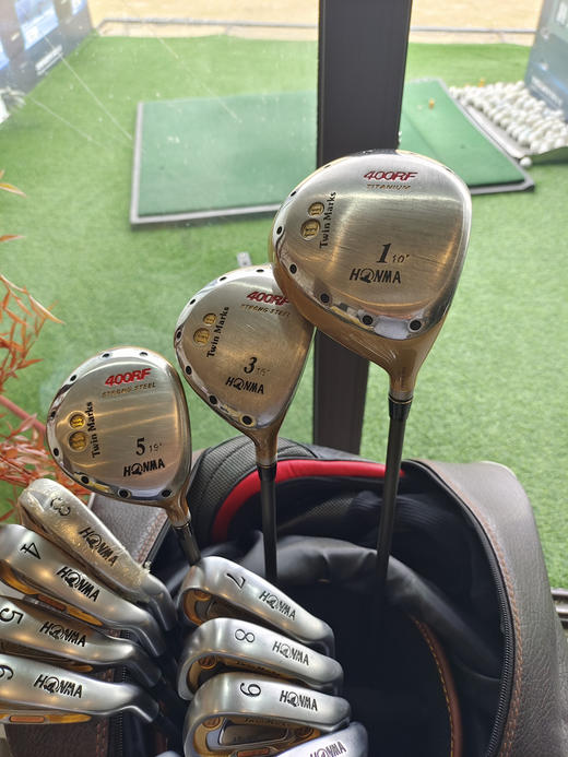 小吴二手8成新HOMNA高尔夫套杆

杆身硬度:碳素R级
四星木杆3支，3星铁杆8支（56789pAS一推)
原装正品
二手货品不退不换
运费卖家负担（顺丰寄付) 商品图2