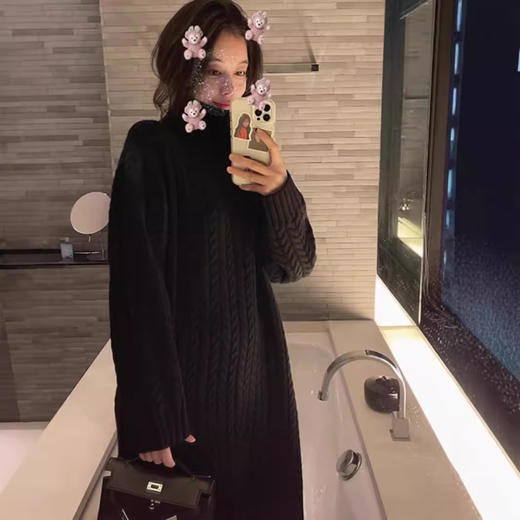 新年战袍鸿运外套红色本命年长款红色毛衣裙女式秋冬2025新款过膝加厚麻花高领针织毛衣连衣裙 商品图3