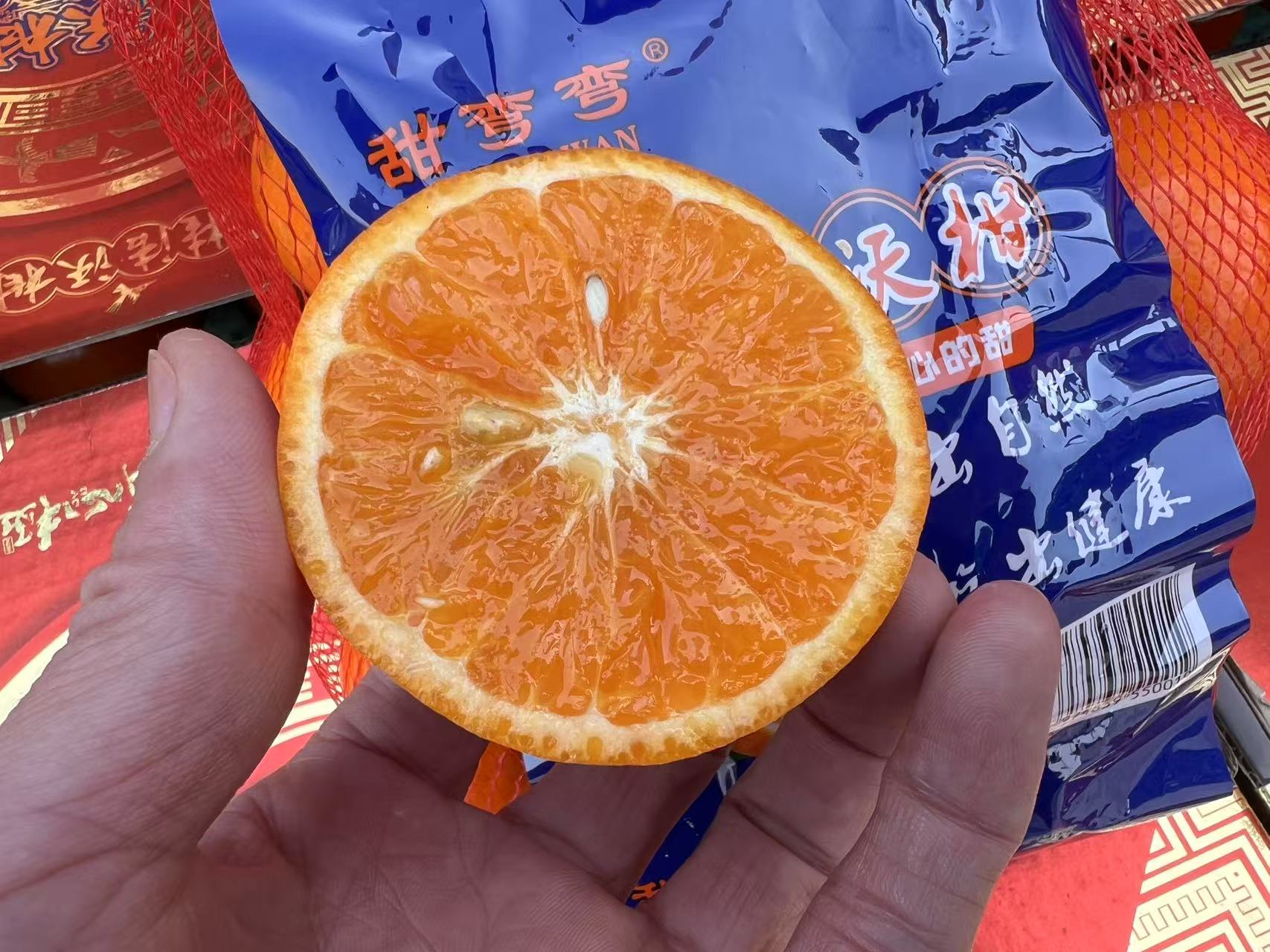 周四取货：【甜弯弯桂洁沃柑】一袋3斤左右，橘香弥漫，皮薄多汁，果实柔软。