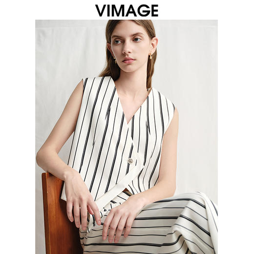 VIMAGE纬漫纪时尚通勤收腰V领显瘦马甲无袖上衣2025春季新款V2303913 商品图2