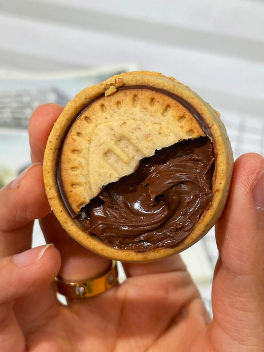 49.9/22枚⚠️费列罗断货王 稀缺❗性价比秒杀条装💪🏻德国🇩🇪进口【费列罗nutella能多益榛子巧克力夹心饼干】酥脆香醇，满满巧克力酱馅 商品图7