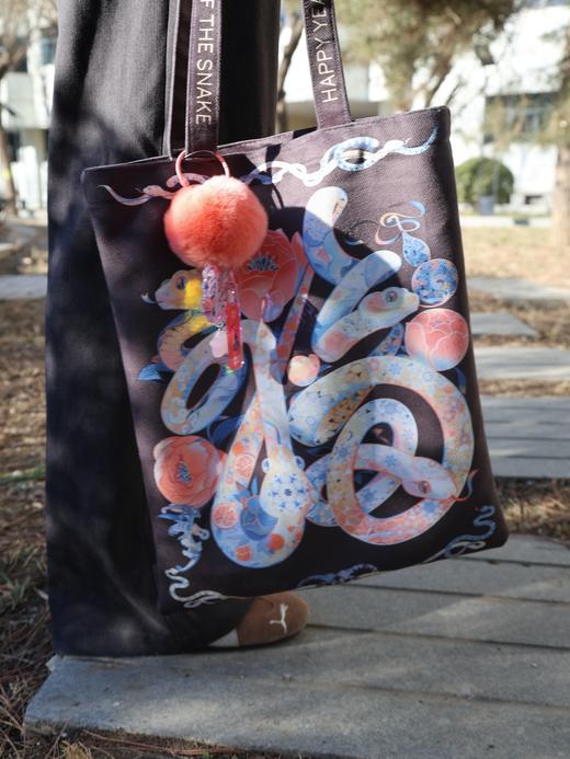 蛇纳百福单肩包（不含毛球挂饰） 商品图3