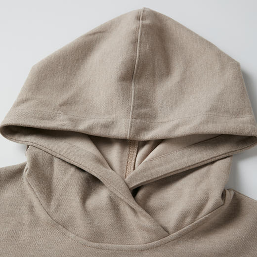 ROMI STUDIO“休闲精致”400克精纺醋酸羊毛连帽奶咖色卫衣23AWT943 商品图2