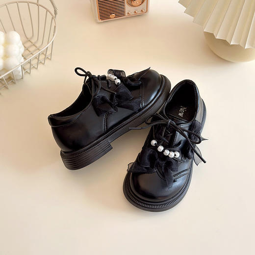 【早春新款珍珠蕾丝小皮鞋，低帮平滑设计】早春甜美女孩小皮鞋单鞋 低帮平滑珍珠蕾丝带 淑女百搭女童鞋子-QQ 商品图2