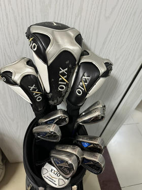 小吴二手8.88新左手男士xxio高尔夫套杆
型号:mp800
杆身硬度:碳素R级
木杆3支，铁杆8支（56789pAS一推)
原装正品3木5木全新
二手货品不退不换
运费买家负担（顺丰到付）