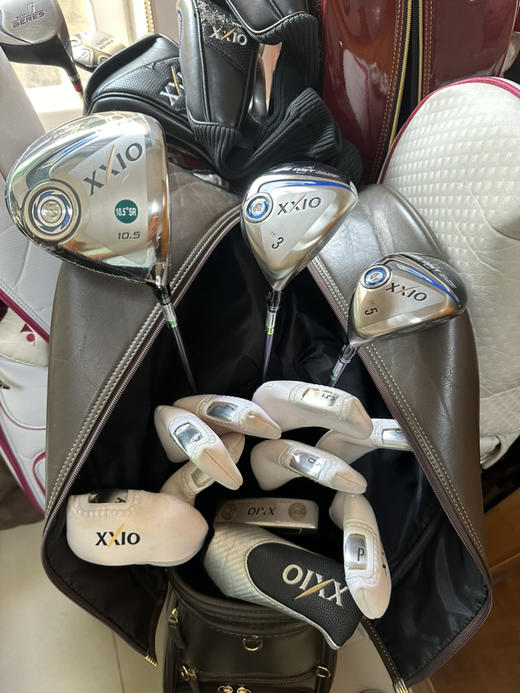 小吴二手全新男士xxio高尔夫套杆 型号:mp900杆身硬度:碳素SR级 木杆3支，铁杆8支（56789pAS)原装正品，球包和推杆一支二手货品不退不换 运费卖家负担（顺丰寄付） 商品图0