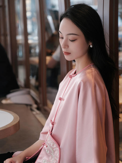 东方境X郭培| 粉色玫瑰刺绣新中式外套（不夹棉） 商品图5