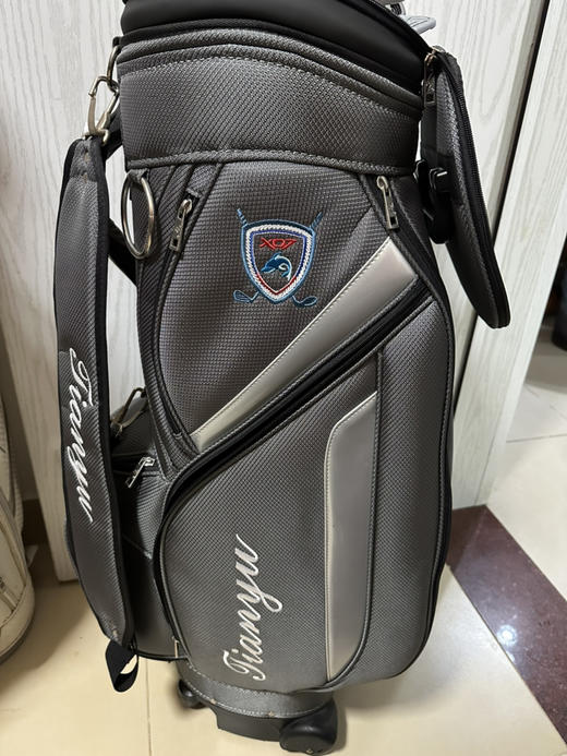 小吴二手8.88新左手男士xxio高尔夫套杆
型号:mp800
杆身硬度:碳素R级
木杆3支，铁杆8支（56789pAS一推)
原装正品3木5木全新
二手货品不退不换
运费买家负担（顺丰到付） 商品图4