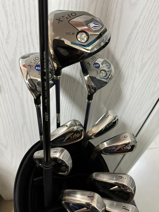 小吴二手8.88新左手男士xxio高尔夫套杆
型号:mp800
杆身硬度:碳素R级
木杆3支，铁杆8支（56789pAS一推)
原装正品3木5木全新
二手货品不退不换
运费买家负担（顺丰到付） 商品图1