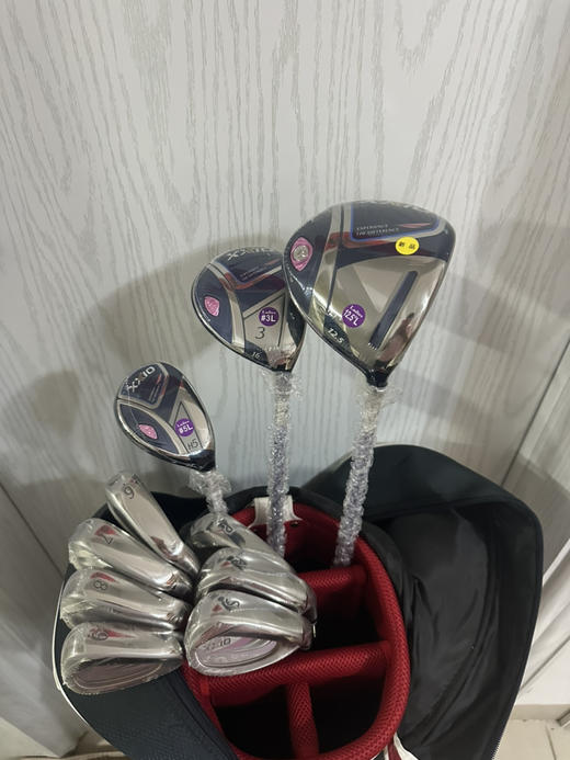 小吴二手全新女士xxio高尔夫套杆型号:mp1100 杆身硬度:碳素L级 木杆3支，铁杆7支（6789pAS)原装正品(没有包没有推杆二手货品不退不换 运费卖家负担（顺丰寄付) 商品图1