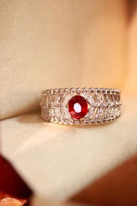 0.57ct刻面红宝石戒指