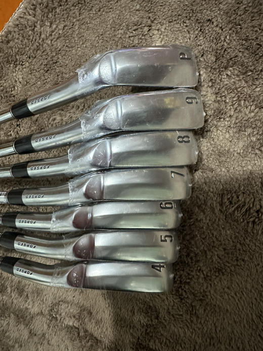 小吴二手全新男士SRIOXN高尔夫铁杆型号:ZX5身硬度:碳素950S级 铁杆7支（456789p)原装正品，二手货品不退不换 运费卖家负担（顺丰寄付） 商品图2