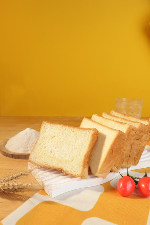 //【天鲜萌0添加黄油厚切吐司 】高品质原料，安全新鲜0添加 ✅精心调配牛奶和奶粉的比例，鲜牛奶添加量≥25% ✅鲜奶和面，还添加脱脂奶粉，奶香更浓郁 ✅进口安佳黄油添加量≥15% 商品图1