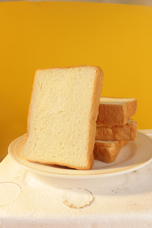 //【天鲜萌0添加黄油厚切吐司 】高品质原料，安全新鲜0添加 ✅精心调配牛奶和奶粉的比例，鲜牛奶添加量≥25% ✅鲜奶和面，还添加脱脂奶粉，奶香更浓郁 ✅进口安佳黄油添加量≥15% 商品图3