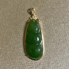 18K玫瑰金和田玉（碧玉）镶钻福豆吊坠/豆荚12*28mm/菠菜绿