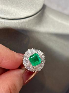 1.35ct刻面祖母绿戒指