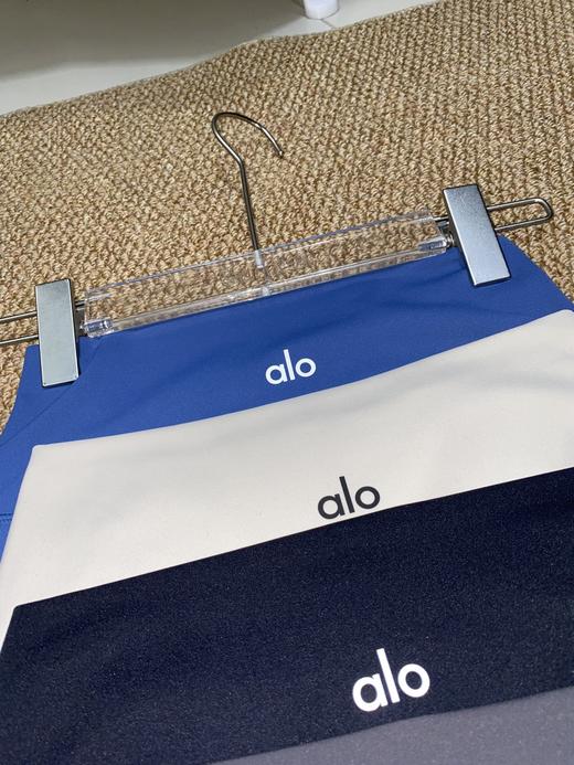 点此购买 Alo Yoga后标阔腿喇叭瑜伽裤 my 307951 商品图12