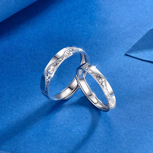 卡蒂罗/KADER 甜蜜碎碎冰情侣对戒 不规则磨砂钟情久久闪耀银河素圈开口戒一对 爆闪碎冰冰星河配饰 商品图5