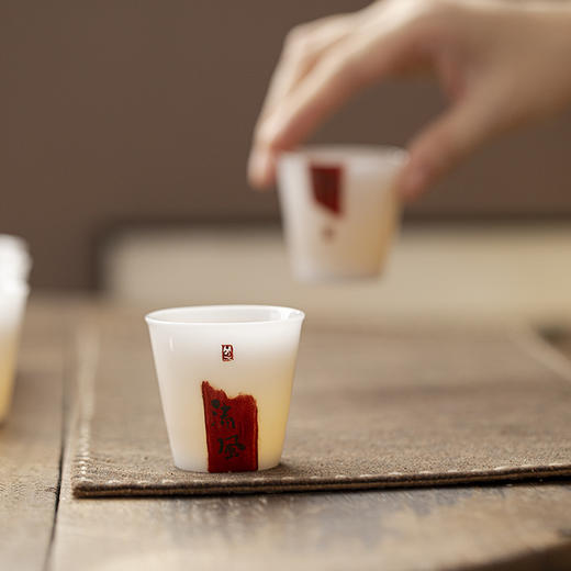 冰种玉瓷十二生肖纯手绘品茗杯 泥野手造单杯陶瓷家用办公室德化瓷都喝茶组合套装 商品图13