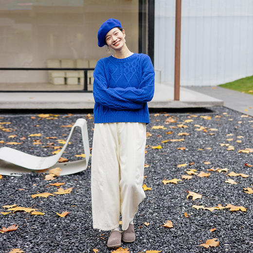 绽放011朵/100羊毛绞花针织上衣女复古棒针落肩慵懒蓝色套头毛衣 商品图2