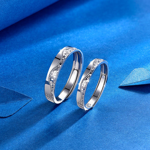 卡蒂罗/KADER 甜蜜碎碎冰情侣对戒 不规则磨砂钟情久久闪耀银河素圈开口戒一对 爆闪碎冰冰星河配饰 商品图7