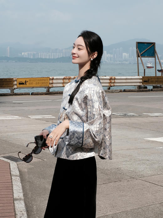 东方境X郭培| 牡丹刺绣提花新中式外套-灰蓝 商品图4