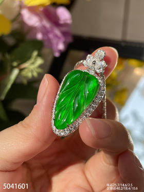 5041601，叶子吊坠。具体价格微信咨询
