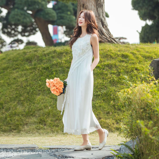 【林栖设计小店】【林栖推荐】【现货】2025年春夏新品桑蚕丝无袖白玫瑰连衣裙传统复古修身背心裙T1944224 商品图1