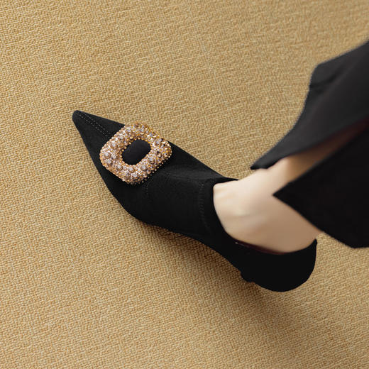 【预售5天】深口高跟单鞋女春秋新款钻扣黑色绒面尖头弹力踝靴DB&M6159 商品图0