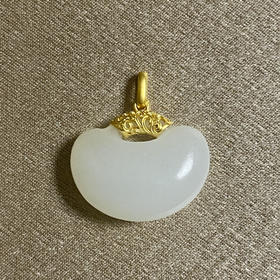 18K古法黄金和田玉（白玉）吊坠--福豆锁/豆形13*17mm