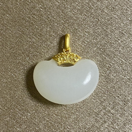 18K古法黄金和田玉（白玉）吊坠--福豆锁/豆形13*17mm 商品图0