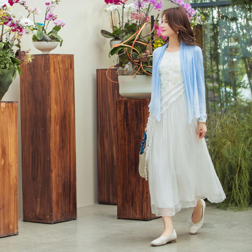 【林栖设计小店】【林栖推荐】【现货】2025年春夏新品桑蚕丝无袖白玫瑰连衣裙传统复古修身背心裙T1944224 商品图4