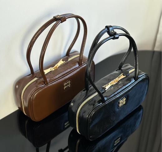 缪缪漆皮长手柄保龄球包24秋冬款也是最瞩目的一款保龄球包（MM） 商品图0