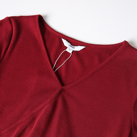 VIMAGE纬漫纪设计感修身显瘦V领长袖T恤小上衣2025春季新款V2313951 商品图2