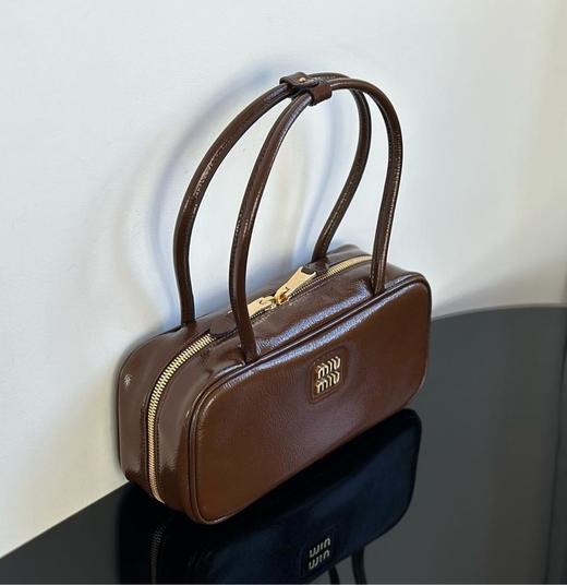 缪缪漆皮长手柄保龄球包24秋冬款也是最瞩目的一款保龄球包（MM） 商品图2