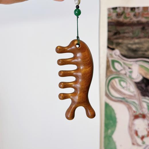 【金丝檀海豚梳】敦煌海豚檀木按摩梳头部经络梳子宽齿梳多功能头疗神器木梳子 商品图2