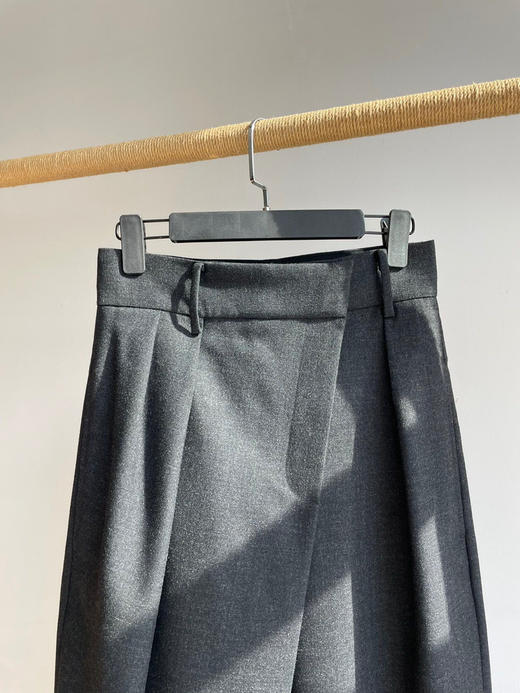 19-6 渠道圆正 lew秀款 217 斜襟精纺羊毛 阔腿西裤 167-135穿38合身 商品图7