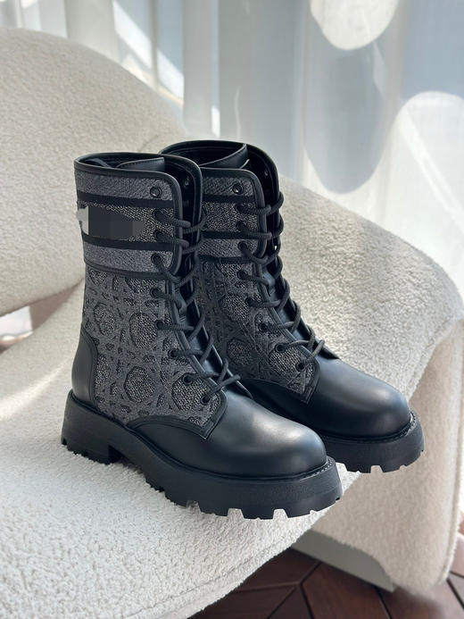 1026-2 免带品 雕老花牛皮拼接 简约轻便 中筒系带靴 马丁靴 巨舒适很准码 商品图1