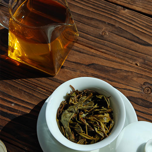 【2020年老曼峨】价格无任何的附加值 性价比绝对足 2020年春茶勐海老曼峨普洱茶古树生茶饼200g 商品图5