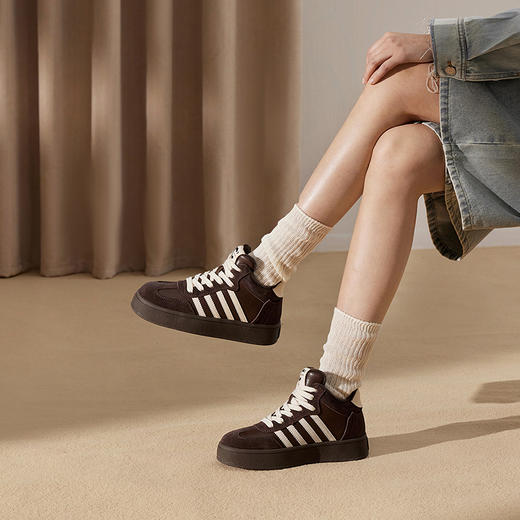 千百度厚底加绒德训鞋女款冬季保暖复古高帮鞋休闲运动鞋A24696612 商品图1