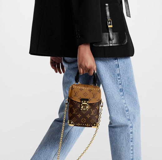 顶级免税版 VIP专柜体验 收到即官网同样 Lv Camera Box盒子包 设计独特而经典，方正小巧的独特造型，搭配复古老花和金属柳丁，时髦酷炫 商品图4