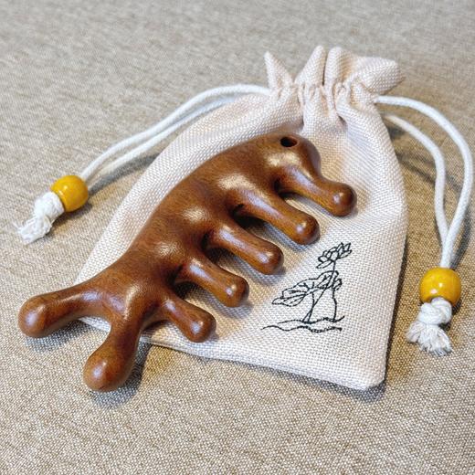 【金丝檀海豚梳】敦煌海豚檀木按摩梳头部经络梳子宽齿梳多功能头疗神器木梳子 商品图4