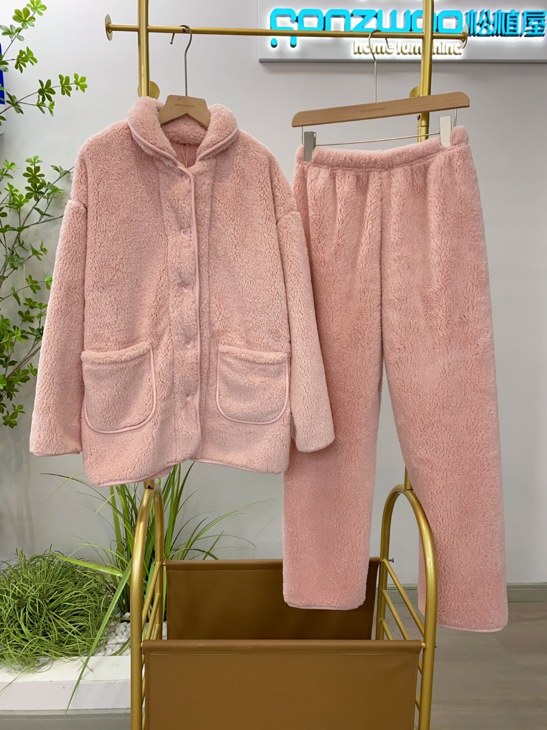 松植屋情侣款加厚泡泡珊瑚绒套装2026冬季男女睡衣保暖家居服棉服