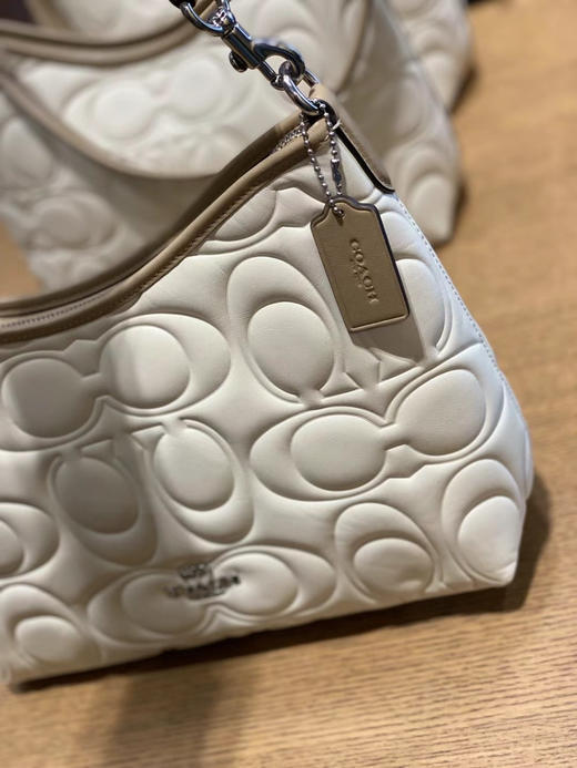 🇺🇸¥1999美国直邮Coach最新款全皮浮雕logo Laurel单肩包，流浪包，白拼米色 商品图1