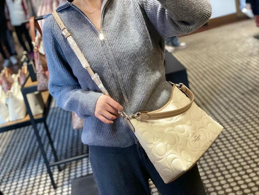 🇺🇸¥1999美国直邮Coach最新款全皮浮雕logo Laurel单肩包，流浪包，白拼米色 商品图8