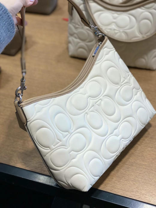 🇺🇸¥1999美国直邮Coach最新款全皮浮雕logo Laurel单肩包，流浪包，白拼米色 商品图2