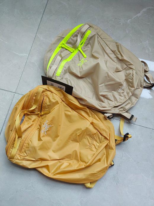 点此购买 始祖鸟Heliad男女款双肩背包 qk 308083 商品图1